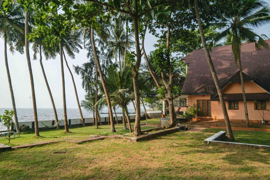 Baywatch By Grha - A Picturesque Beachfront Villa Kozhikode Exterior photo