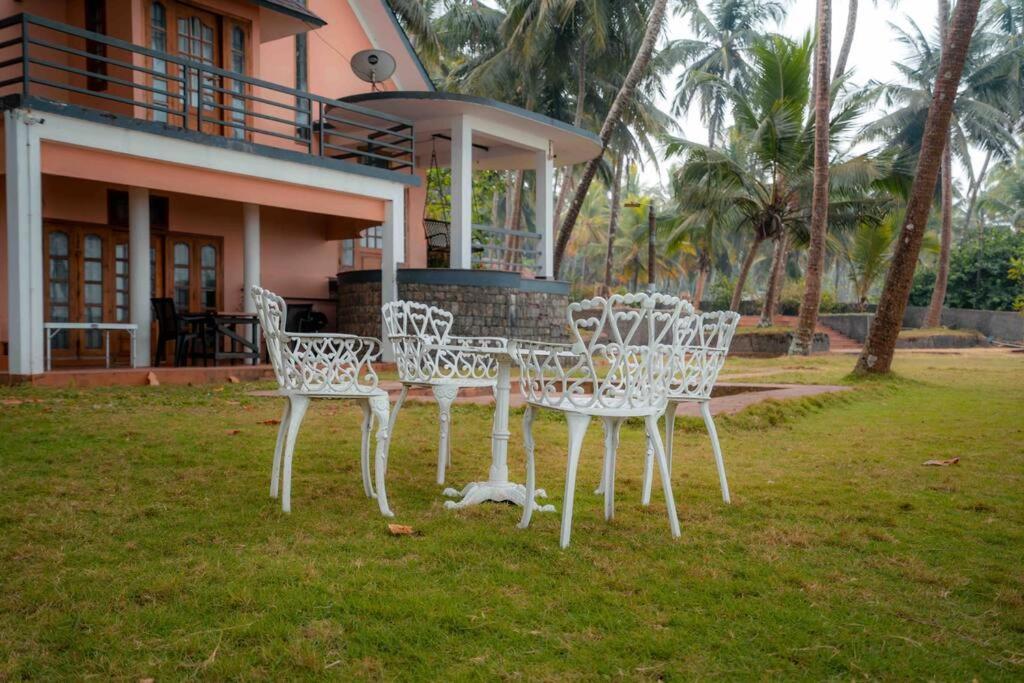 Baywatch By Grha - A Picturesque Beachfront Villa Kozhikode Exterior photo