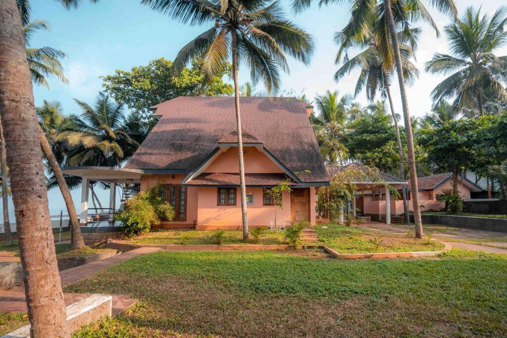 Baywatch By Grha - A Picturesque Beachfront Villa Kozhikode Exterior photo